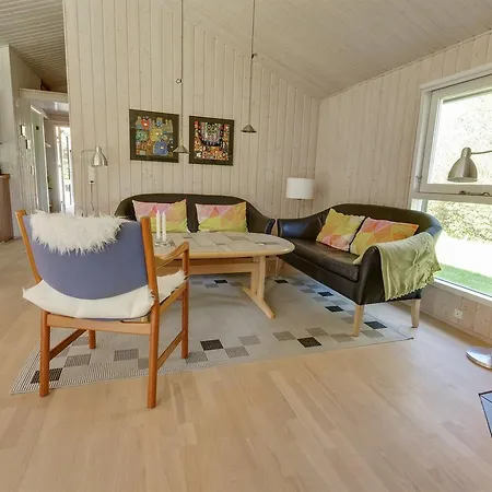 Three-bedroom Holiday In * Hals